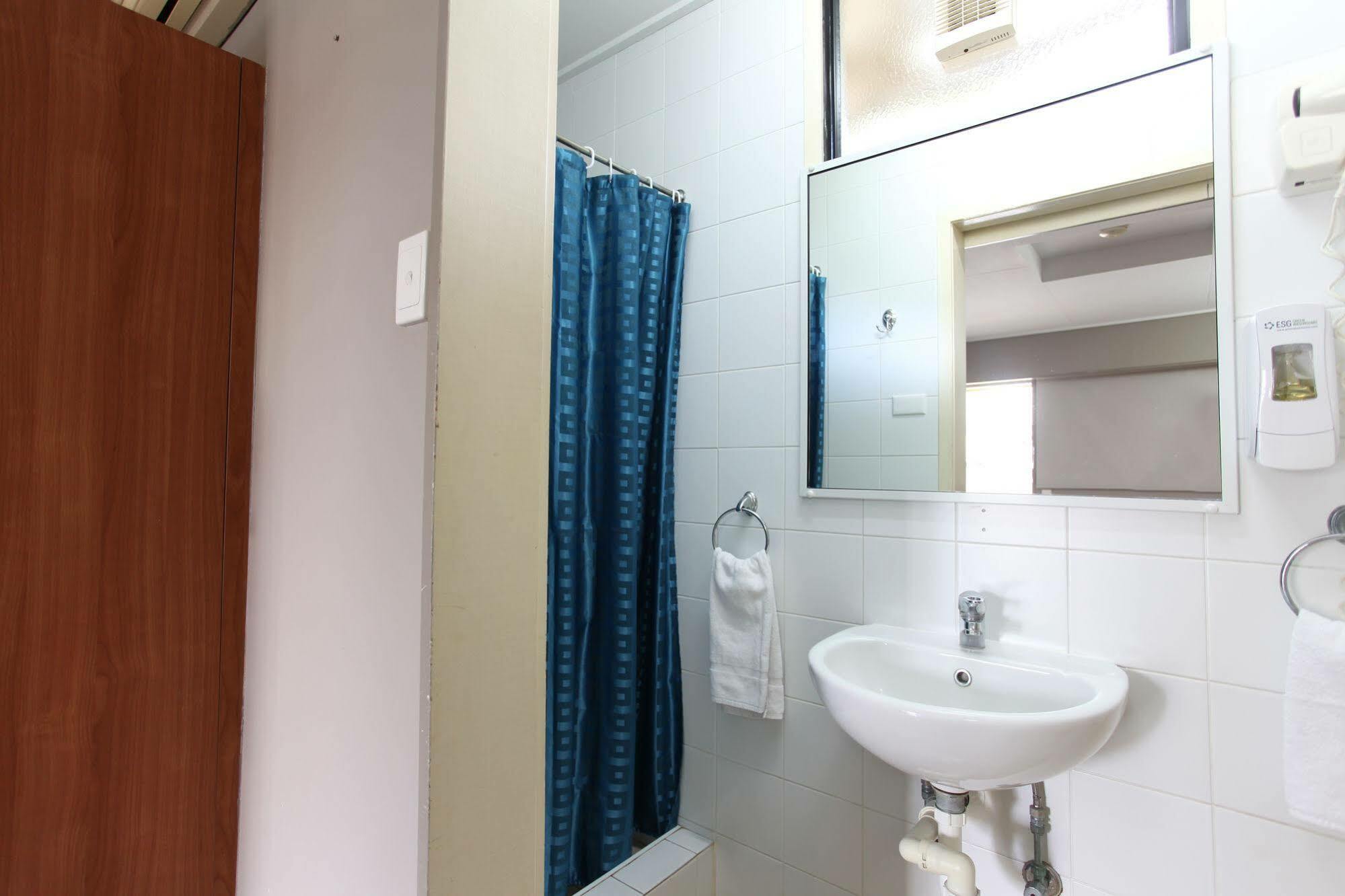 Tandara Hotel Motel Sarina Bagian luar foto